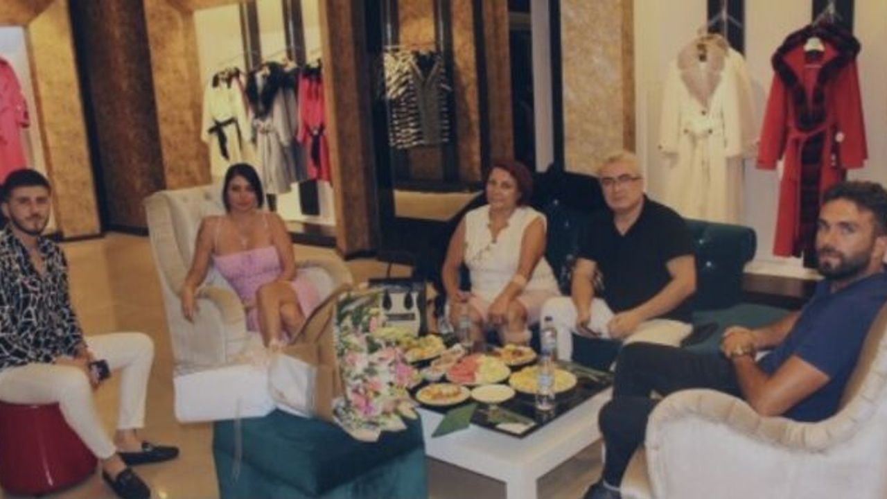 Ebru Polat, Alanya'da Ponto MK mağazasında