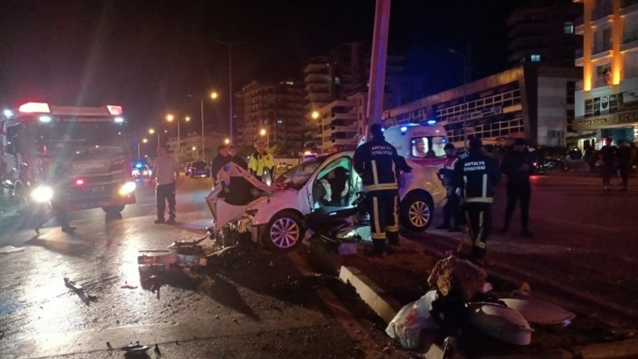 Alanya'da feci kaza: 2 ağır yaralı