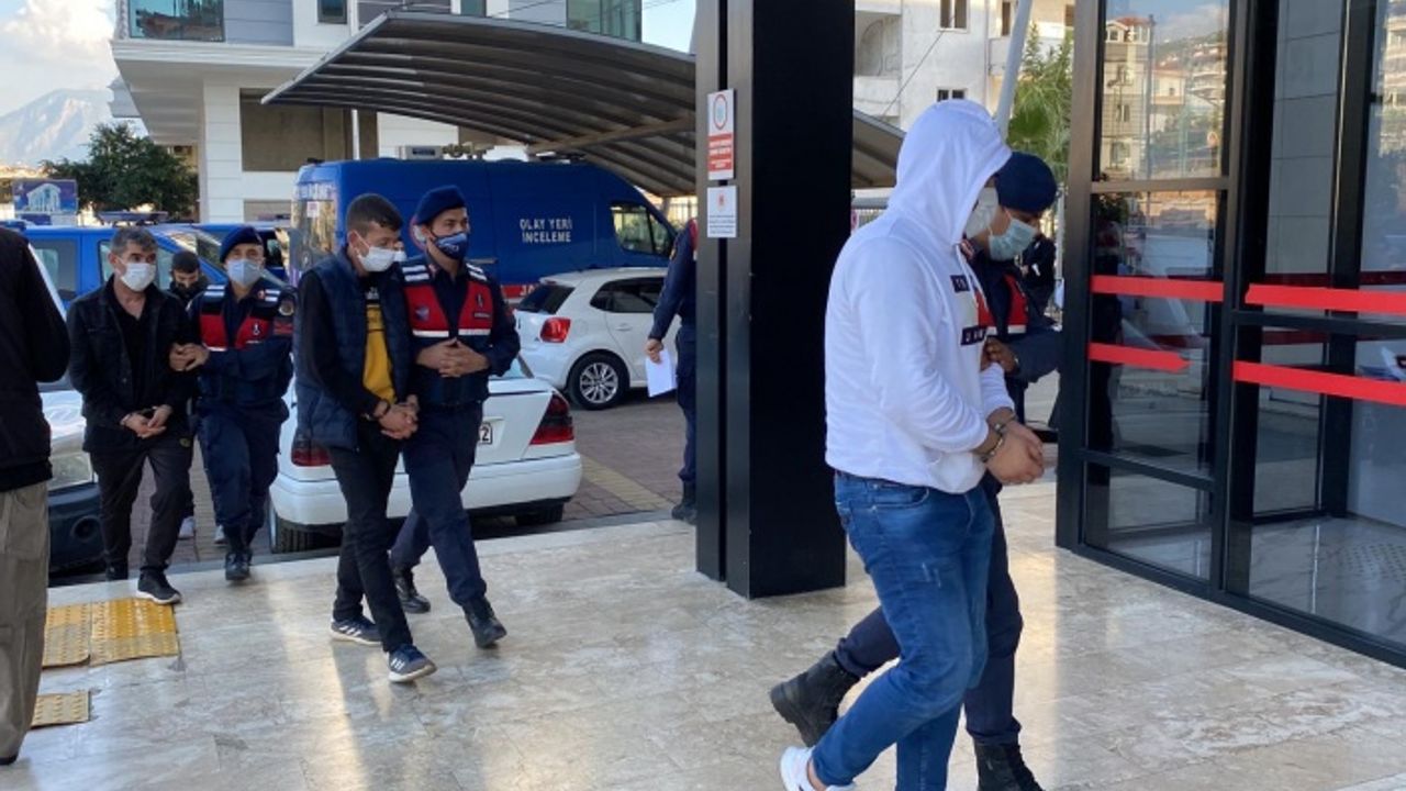 Alanya’da jandarmadan fuhuş baskını: 3 gözaltı
