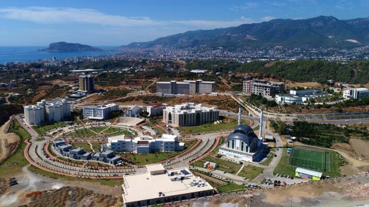 ALKÜ'lü öğrenciler TÜBİTAK'tan destek aldı
