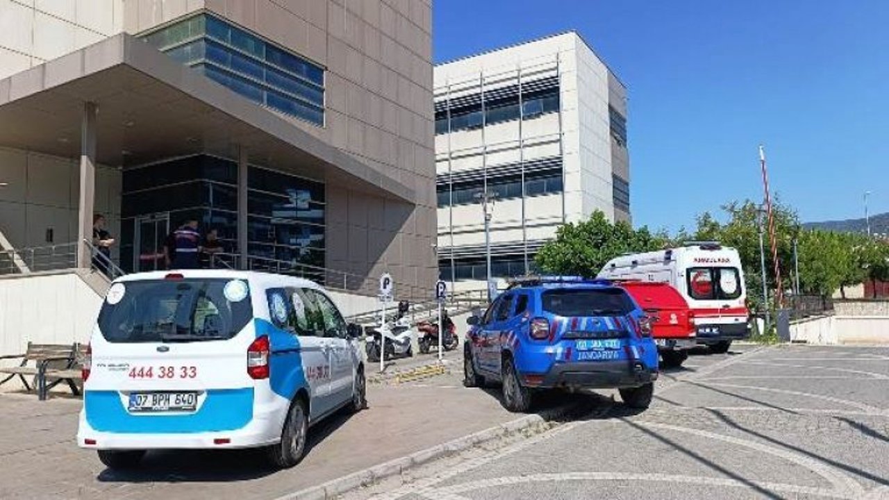 Alanya Ağız ve Diş Sağlığı Merkezi’nde korkutan yangın! 4 kişi dumandan etkilendi!