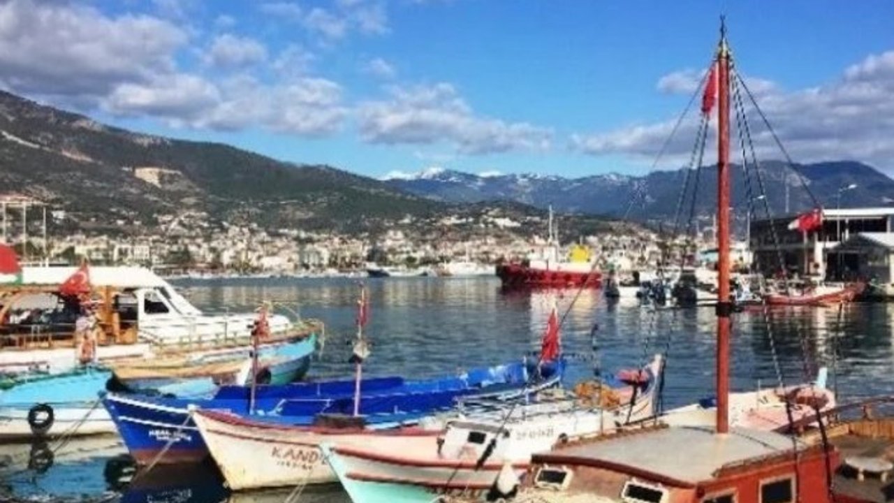 Alanya Balıkçı Barınağı’nda İhale Bekleyişi Sürüyor