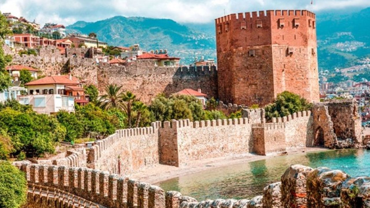 Alanya'da ikamet kısıtlaması sektörü kilitledi