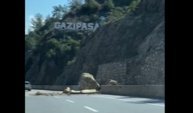 Alanya’da kopan kaya parçası yola yuvarlandı