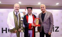 Alanya Üniversitesi'nde mezuniyet coşkusu