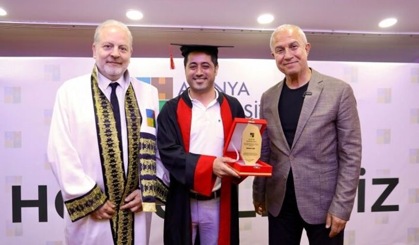Alanya Üniversitesi'nde mezuniyet coşkusu