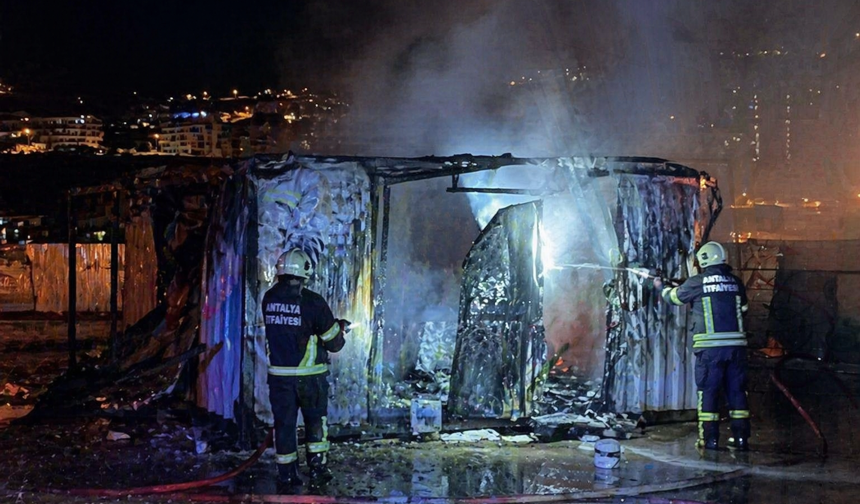 Alanya’da konteyner yangını korkuttu!