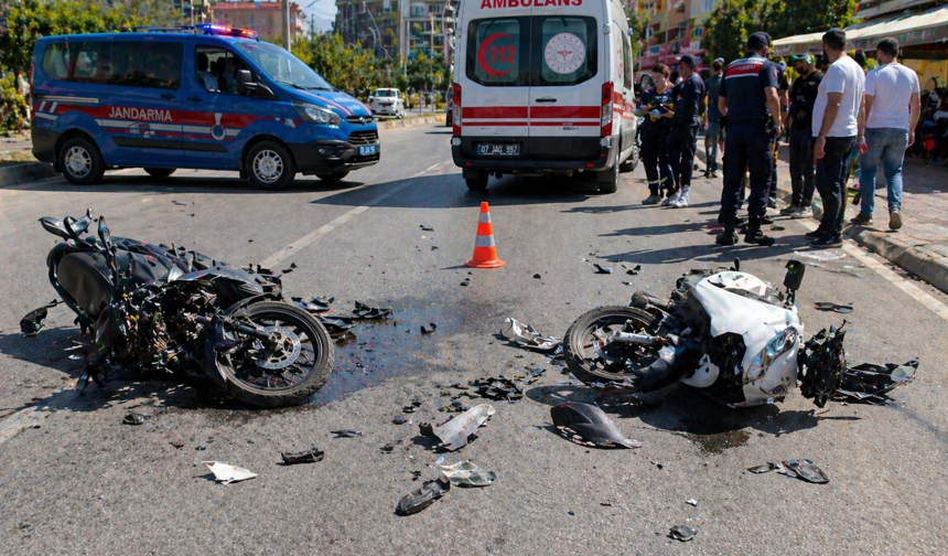 Alanya’da motosikletler çarpıştı: 1 sürücünün durumu ağır