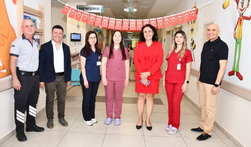 Alanya’da tedavi gören minik kalplere 23 Nisan sürprizi